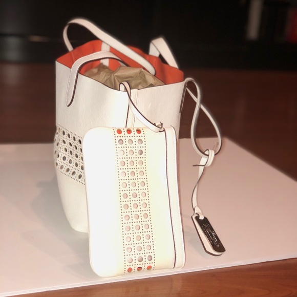 Lauren Ralph Lauren Beautiful Tote & Wallet Set - Picture 3 of 13